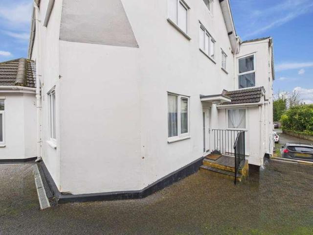 Flat for sale in King's Walden, Hertfordshire