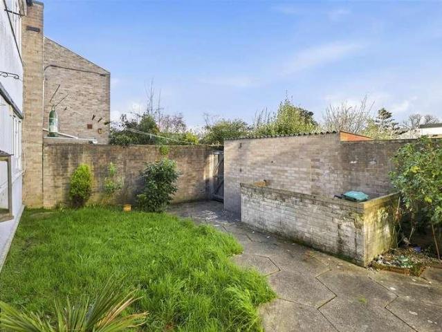 Flat for sale in Lee Chapel, Essex