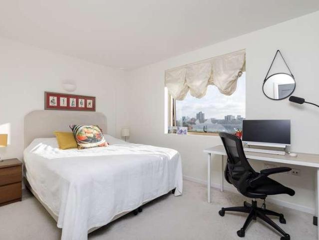 Flat for sale in De Beauvoir Town, Greater London