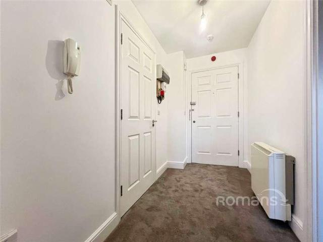 Flat for sale in Aldershot, Hampshire