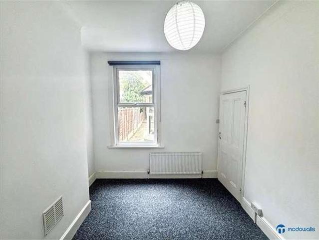 Flat for sale in Upton Park, Greater London