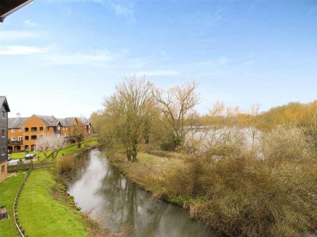 Flat for sale in Twyford