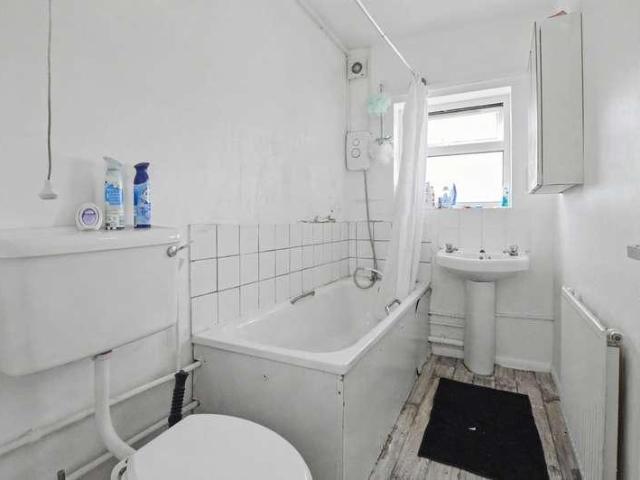 Flat for sale in Leyton, Greater London