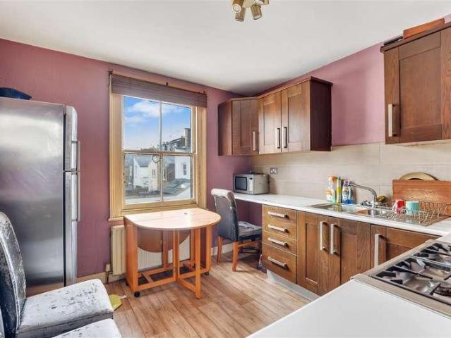 Flat for sale in Southfields, Greater London