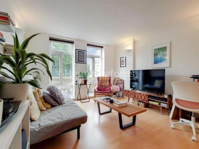 Flat for sale in West Hackney, Greater London