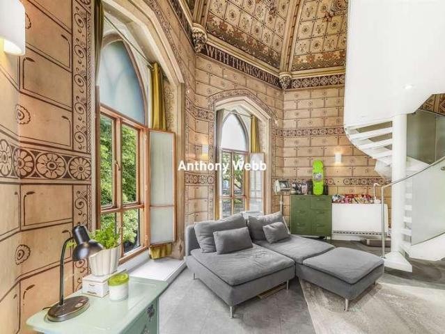 Flat for sale in Upper Edmonton, Greater London