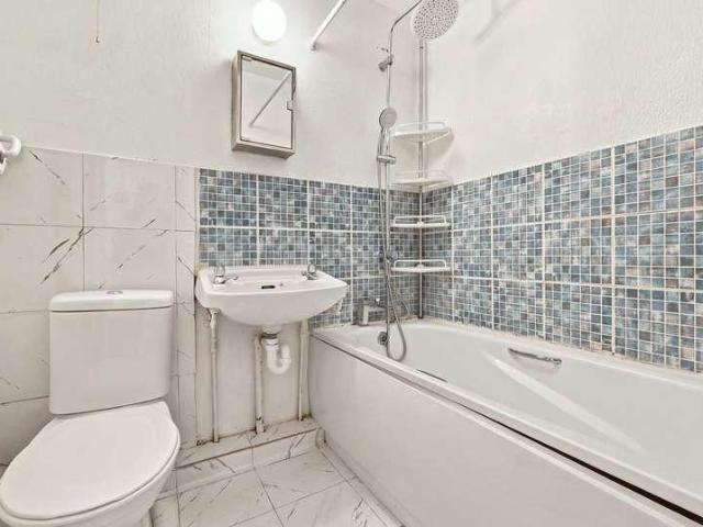 Flat for sale in Orchard Estate, Greater London