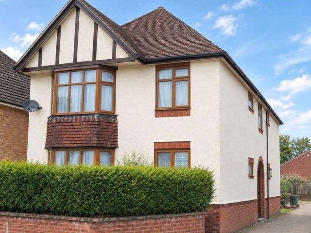 Flat for sale in St Marks, Maidenhead