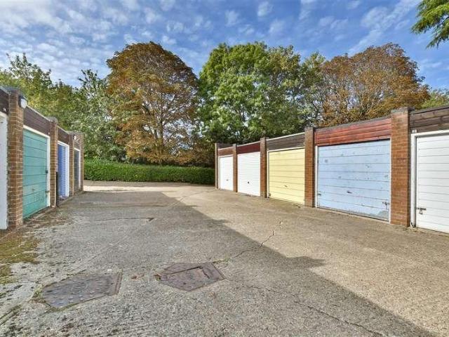 Flat for sale in London Borough of Croydon, Greater London