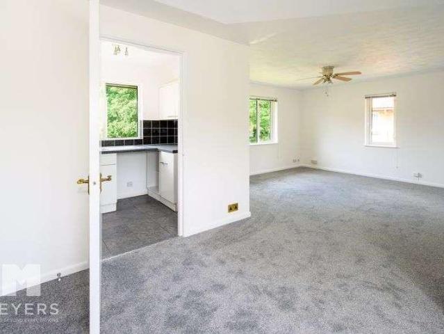 Flat for sale in Ringwood, Ashurst Bridge