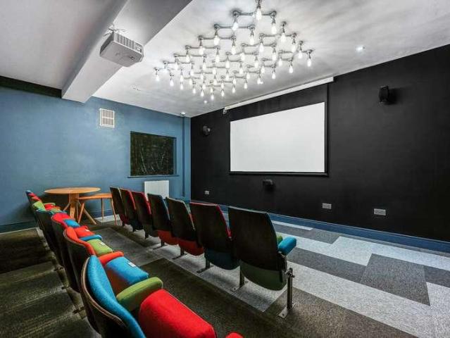 Flat for sale in London Borough of Hounslow, Greater London
