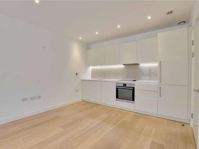 Flat for sale in Royal Borough of Greenwich, Greater London