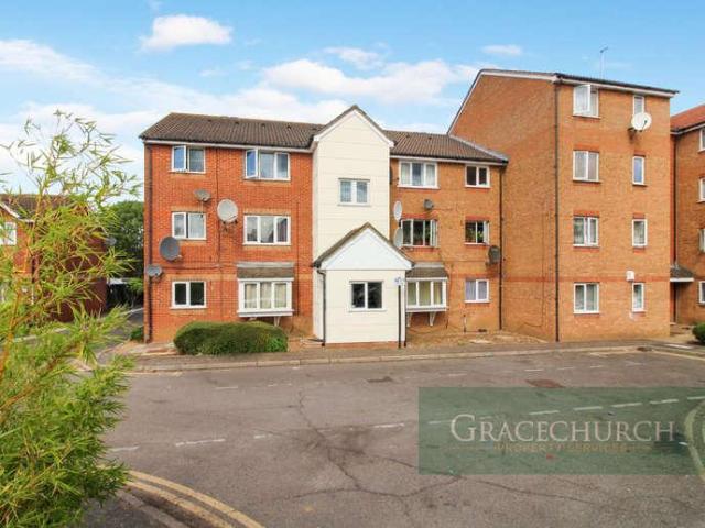 Flat for sale in Edmonton, Greater London
