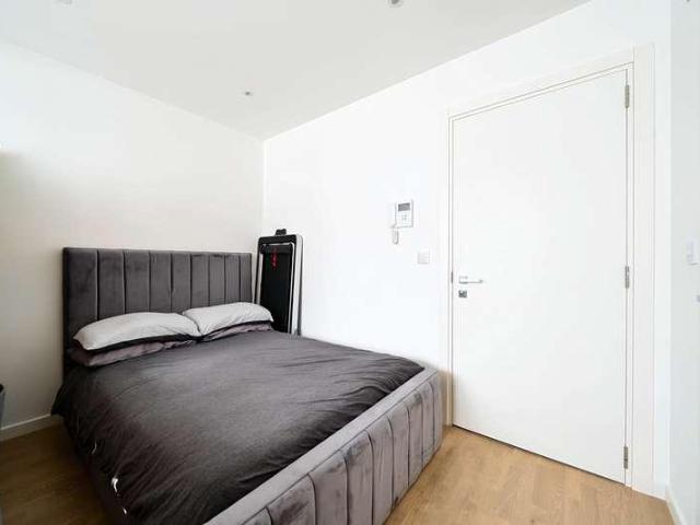 Flat for sale in Sheerwater, Woking