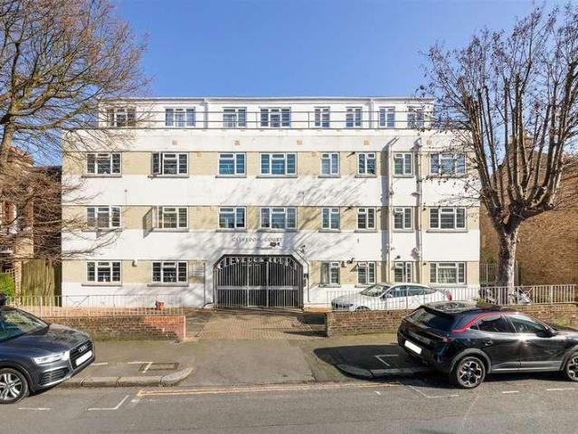 Flat for sale in West Norwood, Greater London