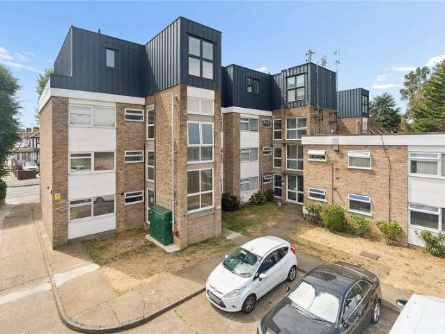 Flat for sale in Hornchurch, Greater London