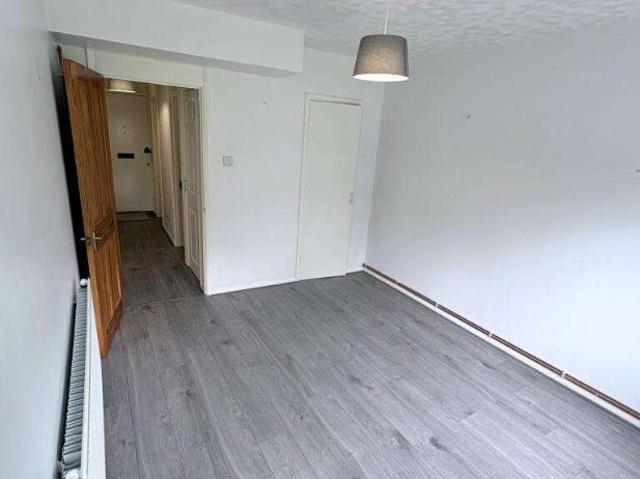 Flat for sale in Beckenham, Greater London