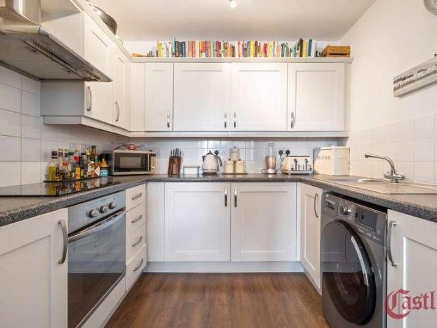 Flat for sale in Crouch Hall Park, Greater London