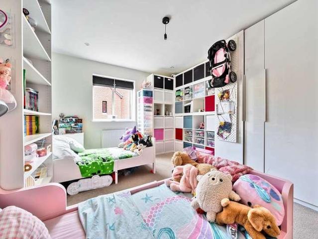 Flat for sale in The Butts, Kent