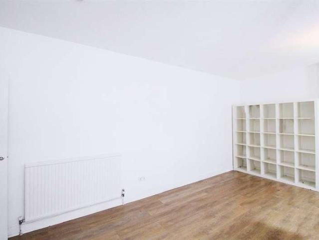 Flat for sale in King's Cross, Greater London