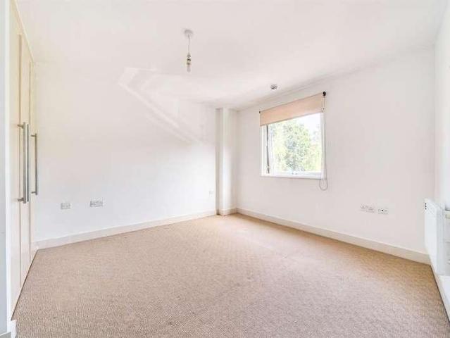 Flat for sale in Midway, Kent