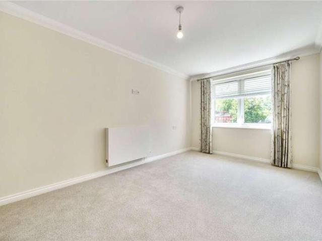 Flat for sale in Berrick Salome, Oxfordshire