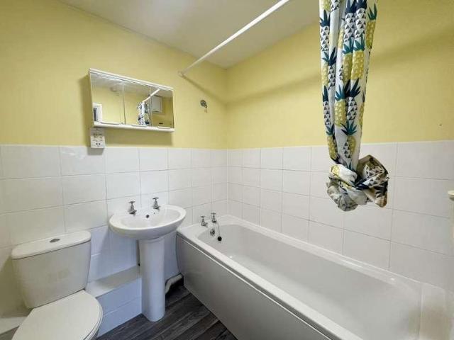 Flat for sale in Southend City Centre Neighbourhood, Alton Barnes