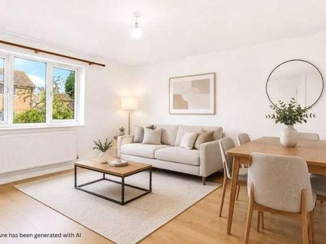Flat for sale in Furzedown, Greater London