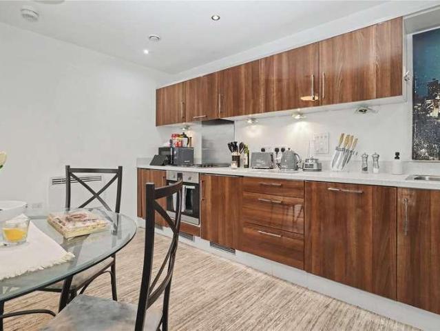 Flat for sale in Horsell, Woking