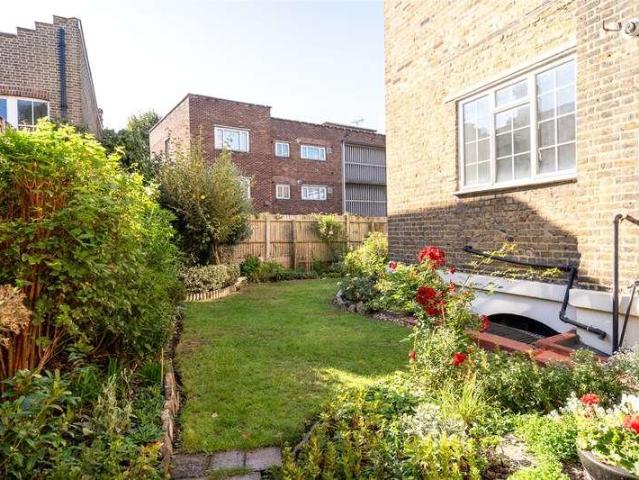 Flat for sale in Manor Park, Greater London