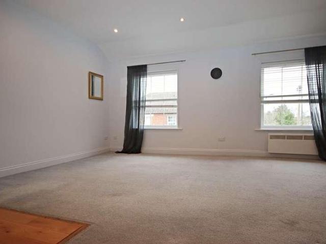 Flat for sale in Horsham, West Sussex