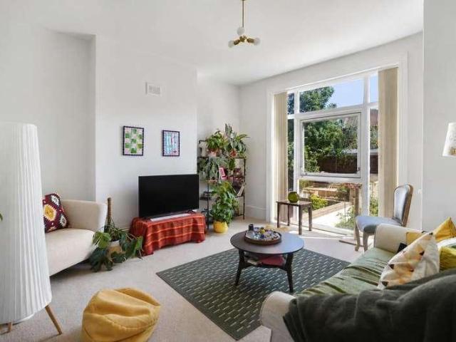 Flat for sale in West Norwood, Greater London
