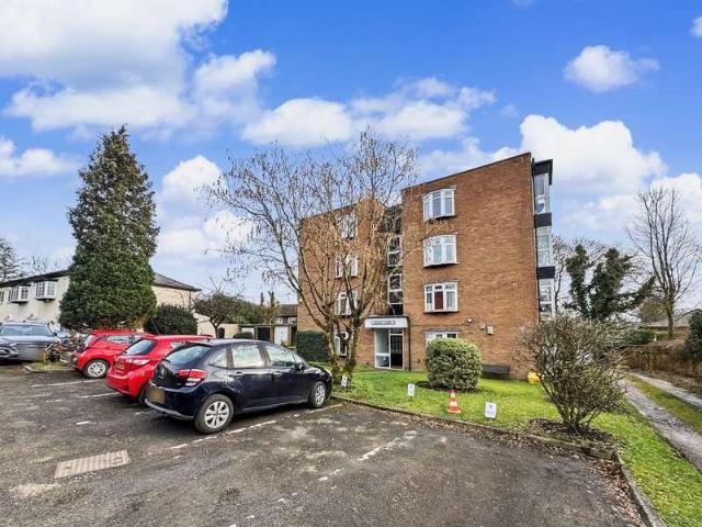 Flat for sale in Stand, Bury