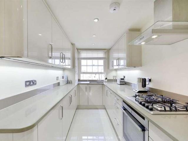 Flat for sale in Belgravia, Greater London