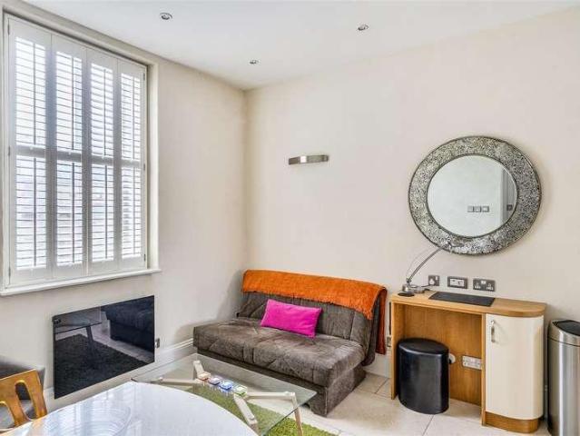 Flat for sale in Walcot, Bath