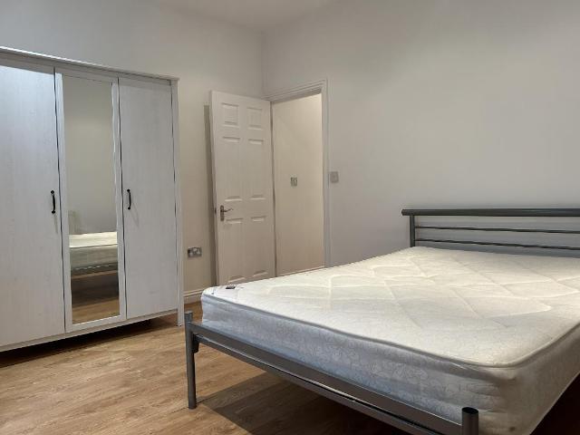 Flat for sale in Cardiff Bay, Falcon Lodge