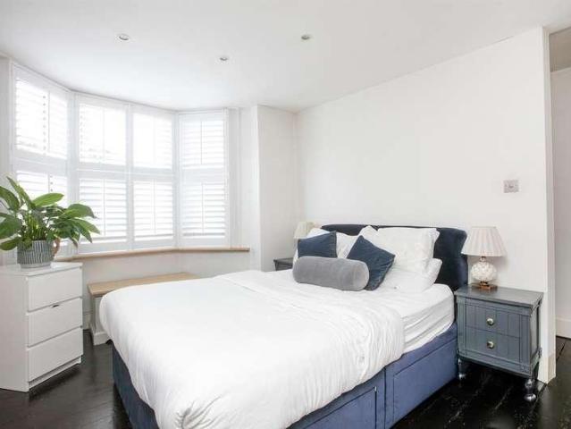 Flat for sale in Camberwell, Greater London