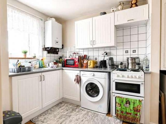 Flat for sale in Hatfield, Fretherne