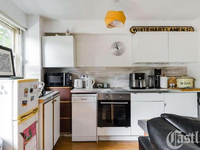 Flat for sale in Homerton, Greater London