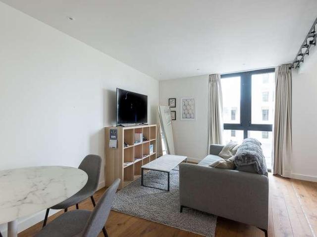 Flat for sale in St. George in the East, Wapping