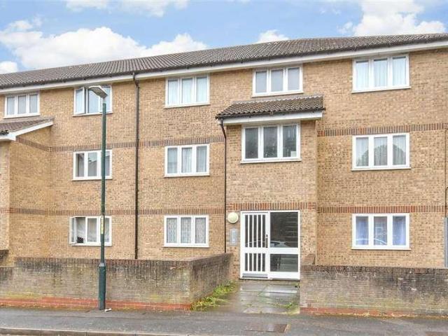 Flat for sale in Chatham