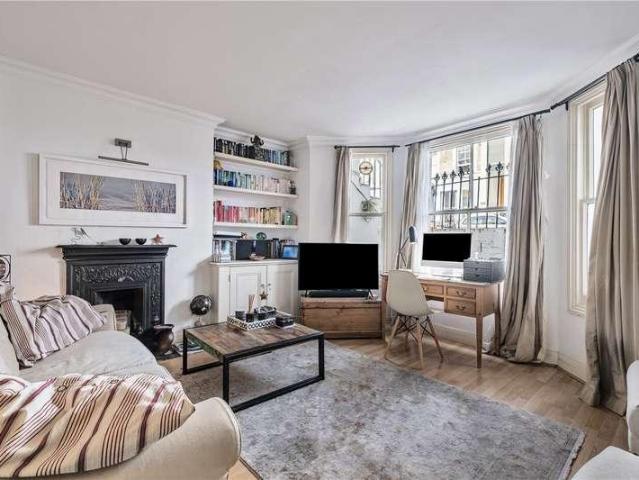 Flat for sale in Royal Borough of Kensington and Chelsea, Greater London