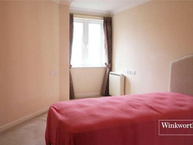 Flat for sale in Barnet, New Barnet
