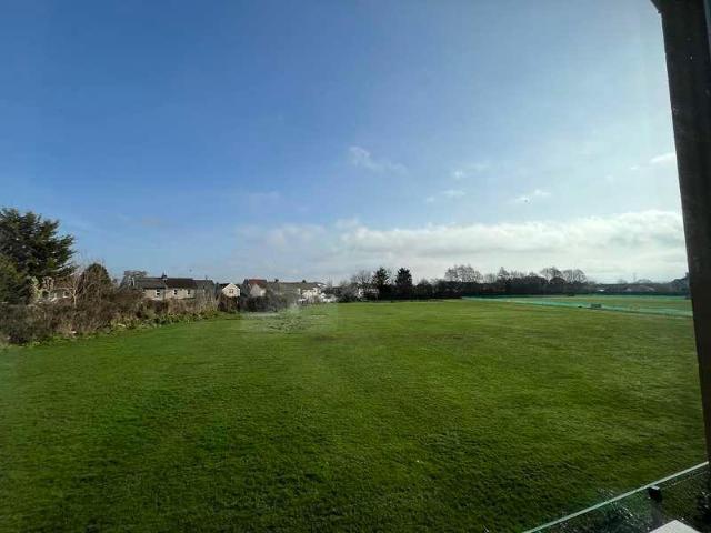 Flat for sale in Worle, Weston-super-mare