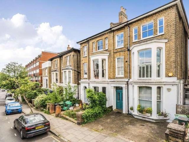 Flat for sale in Archway, Greater London