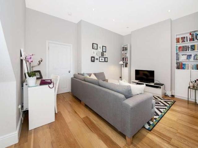 Flat for sale in West Norwood, Greater London