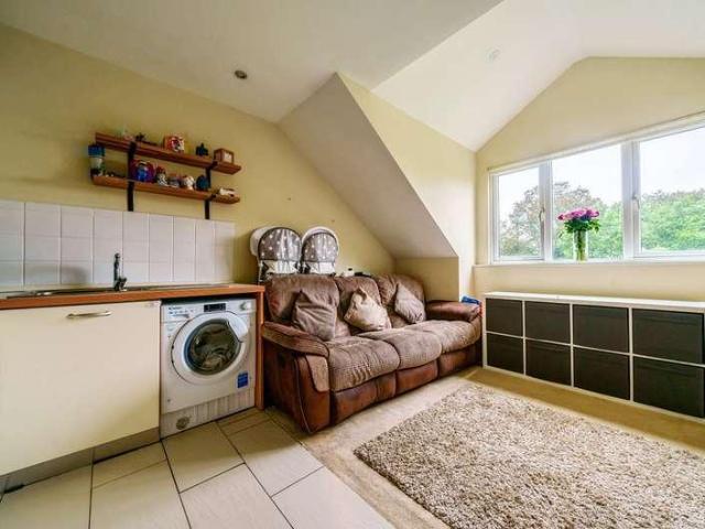 Flat for sale in Red Hill, Surrey