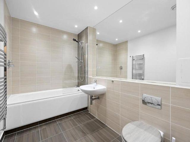 Flat for sale in Ratcliffe, Limehouse