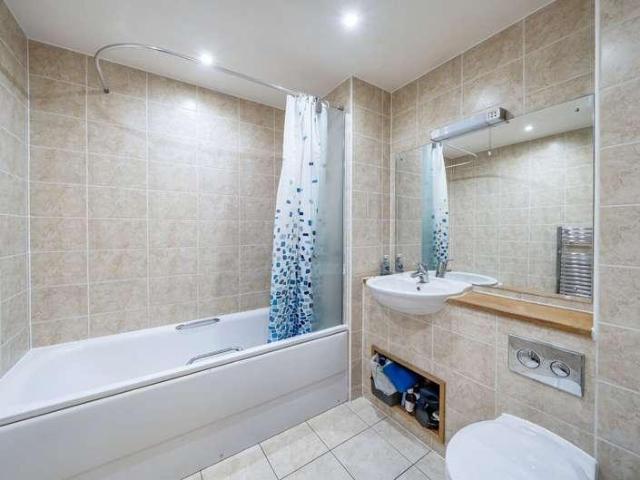 Flat for sale in Holloway, Greater London