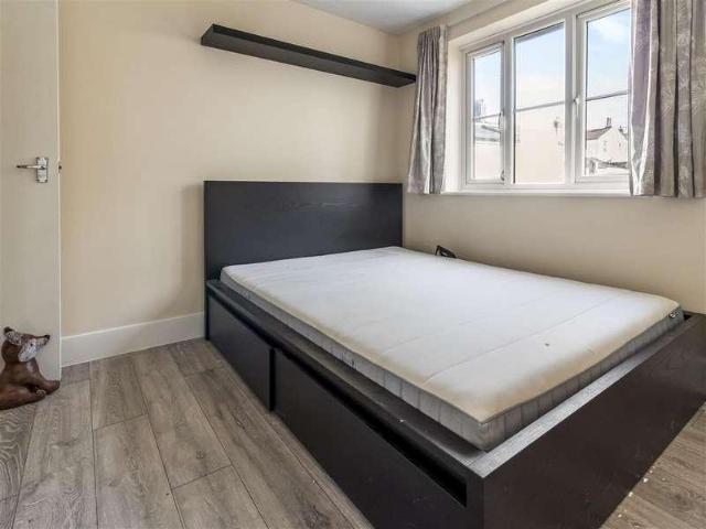 Flat for sale in West Worthing, Worthing